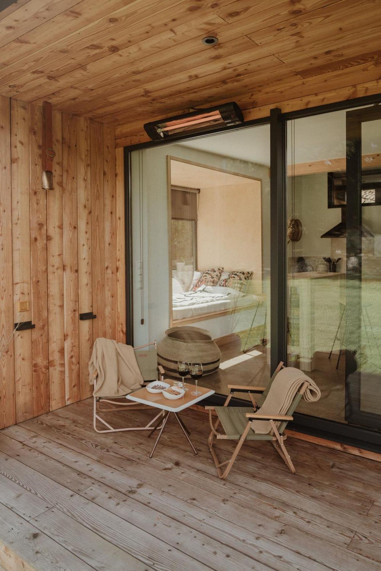 Vibe Luxury Cabins Арнуеро Екстериор снимка