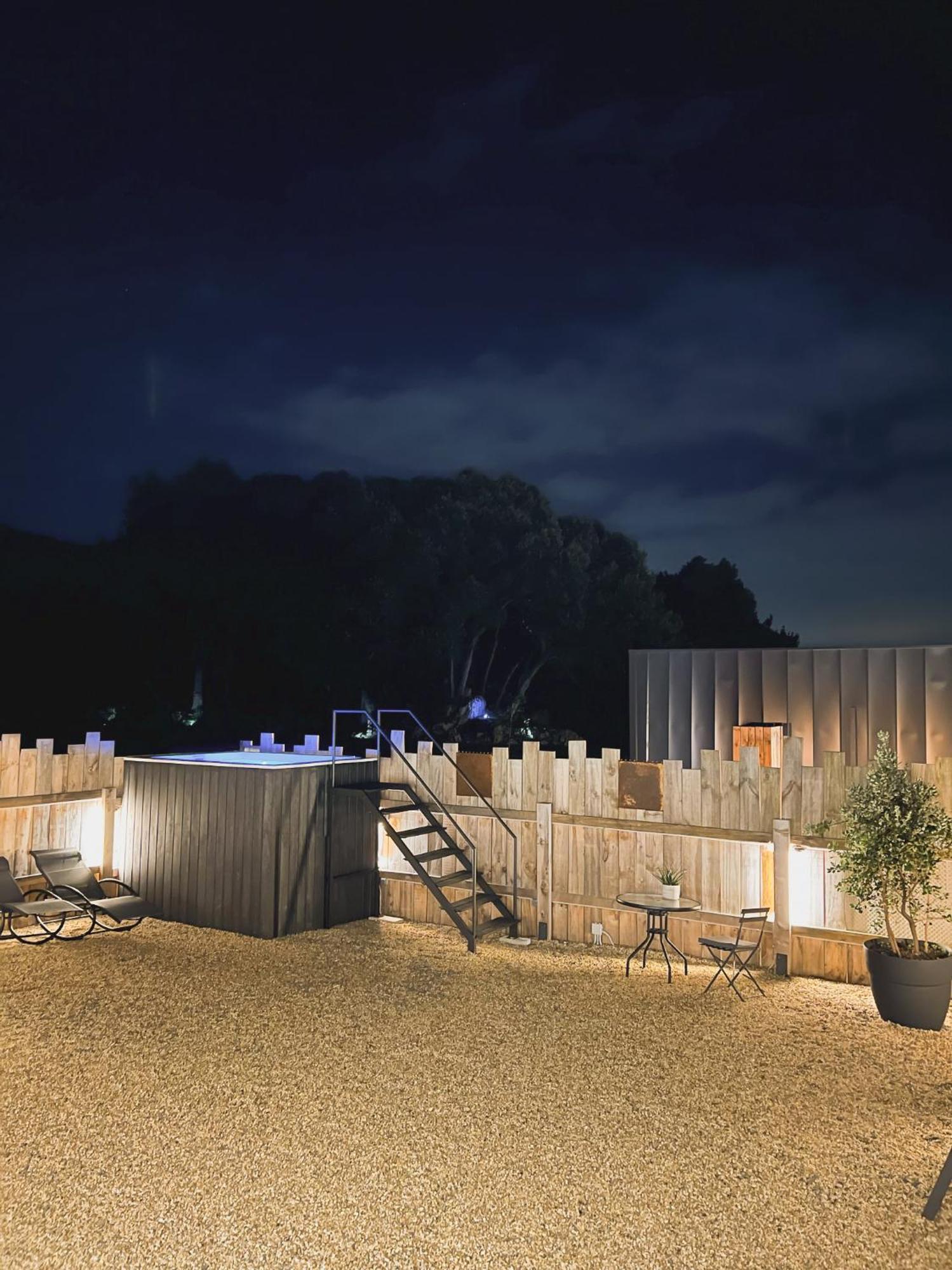 Vibe Luxury Cabins Арнуеро Екстериор снимка